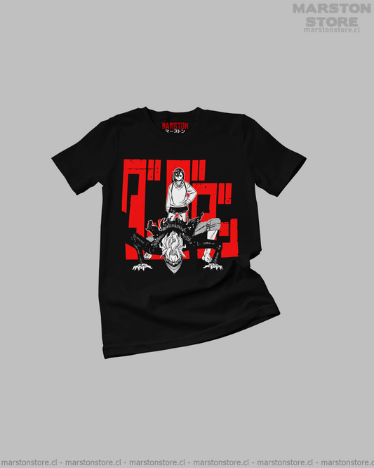 Polera negra Dandadan con Okarun y Momo Ayase