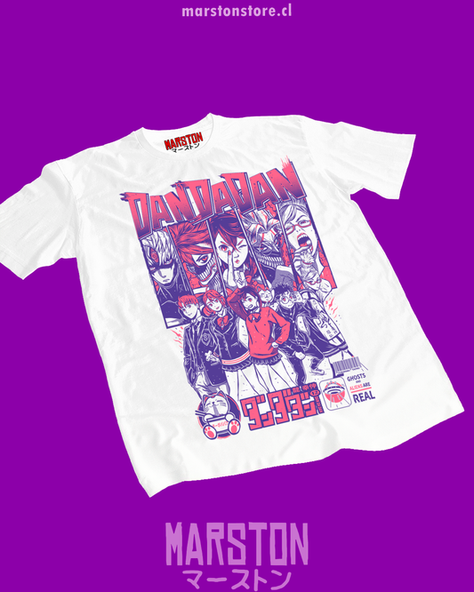 Polera blanca Dandadan con Okarun, Momo Ayase y Turbo Abuela