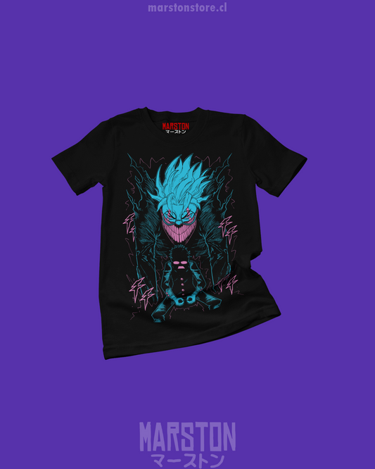Polera negra Dandadan con diseño de Okarun
