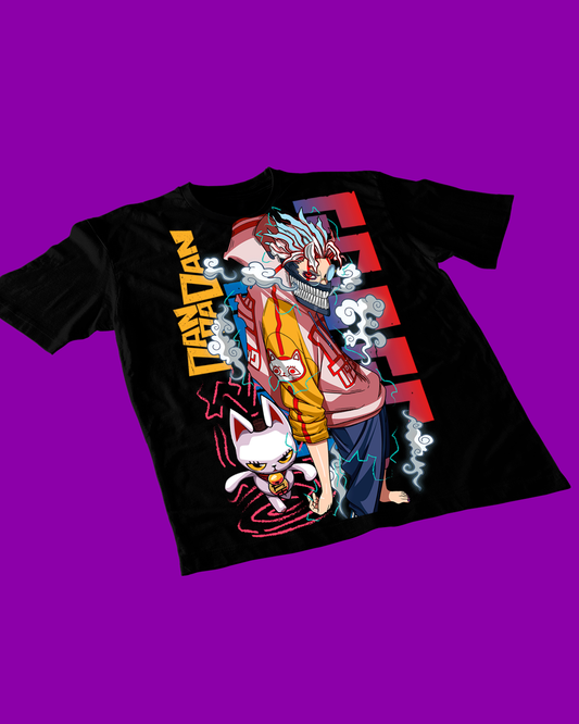 Polera negra Dandadan con diseño de Okarun
