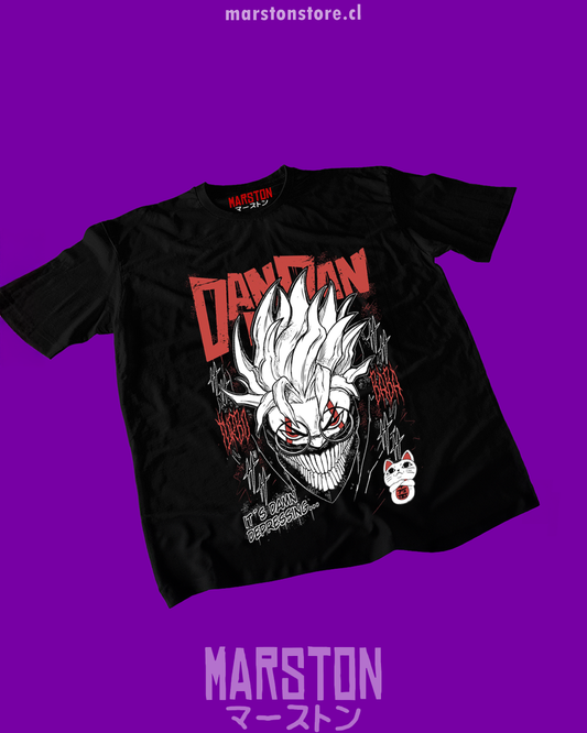 Polera negra Dandadan con diseño de Okarun