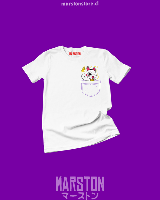 Polera Dandadan blanca y negra con diseño de bolsillo de Turbo Abuela