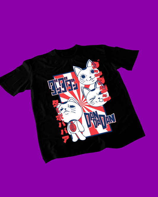 Polera negra Dandadan con diseño de Turbo Abuela