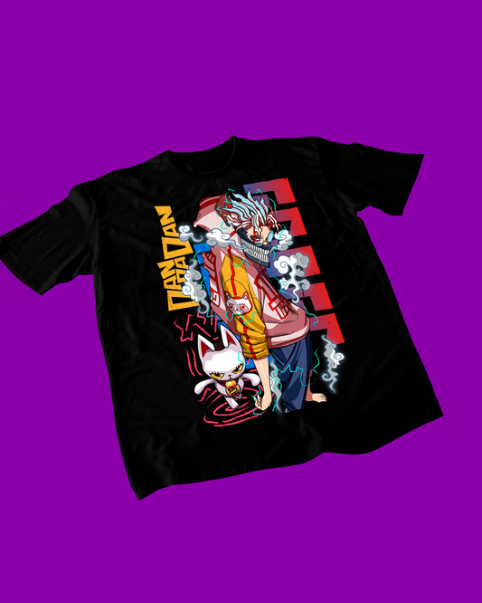 Polera negra Dandadan con Turbo Abuela y Okarun
