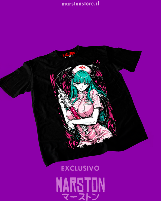 Polera negra Darkstalkers con diseño de Morrigan Aensland