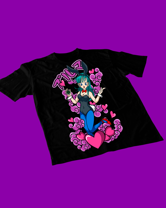 Polera negra Dragon Ball con diseño de Bulma