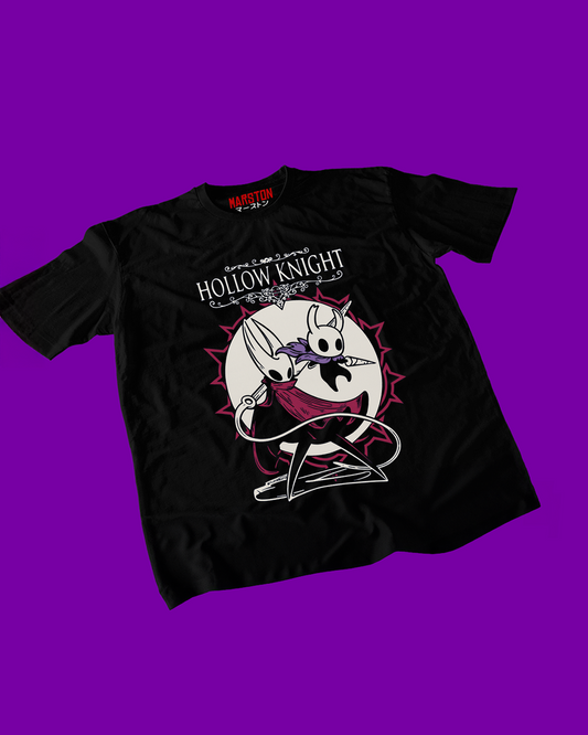 Polera negra Hollow Knight: Silksong con Hornet y The Knight