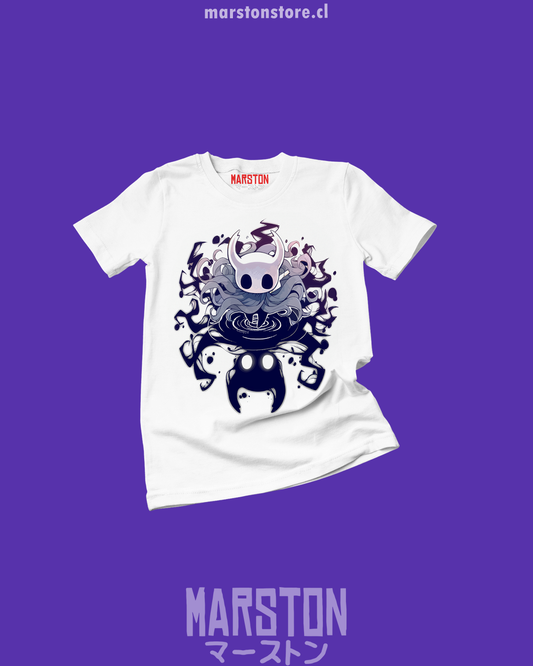 Polera blanca Hollow Knight con diseño de The Knight