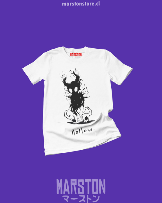 Polera blanca Hollow Knight con diseño de The Knight