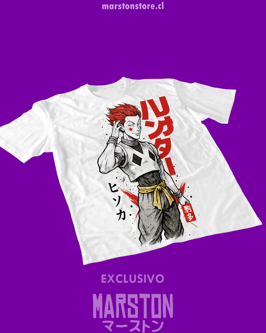Polera blanca Hunter x Hunter con diseño de Hisoka Morow