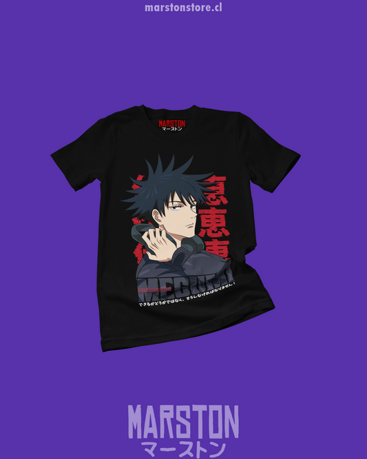 Polera negra Jujutsu Kaisen con diseño de Megumi Fushiguro