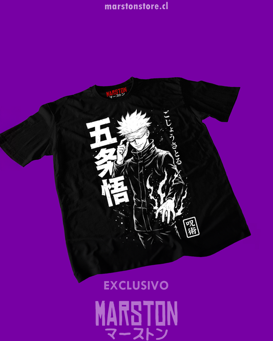 Polera negra Jujutsu Kaisen con diseño de Satoru Gojo