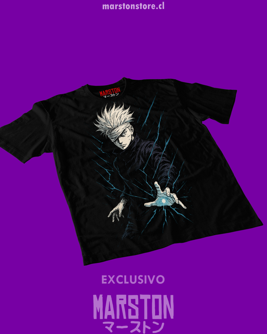 Polera negra Jujutsu Kaisen con diseño de Satoru Gojo