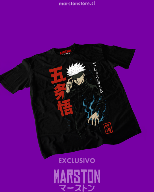 Polera negra Jujutsu Kaisen con diseño de Satoru Gojo