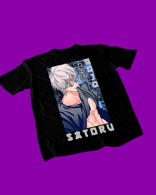 Polera negra Jujutsu Kaisen con diseño de Satoru Gojo
