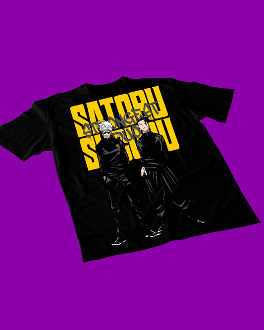 Polera negra Jujutsu Kaisen con Satoru Gojo y Suguru Geto
