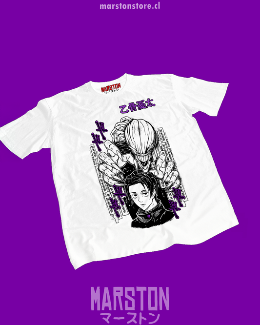 Polera blanca Jujutsu Kaisen con diseño de Yuta Okkotsu