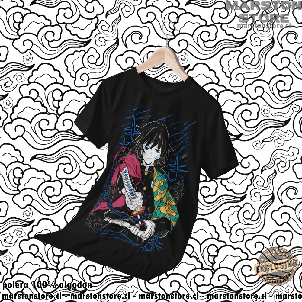 Polera negra Kimetsu no Yaiba Demon Slayer con diseño de Giyu Tomioka