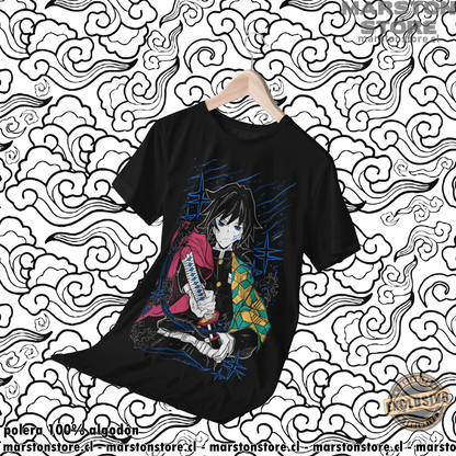 Polera negra Kimetsu no Yaiba Demon Slayer con diseño de Giyu Tomioka