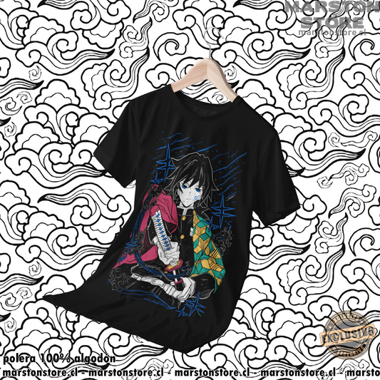 Polera negra Kimetsu no Yaiba Demon Slayer con diseño de Giyu Tomioka
