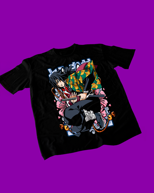 Polera negra Kimetsu no Yaiba Demon Slayer con diseño de Giyu Tomioka