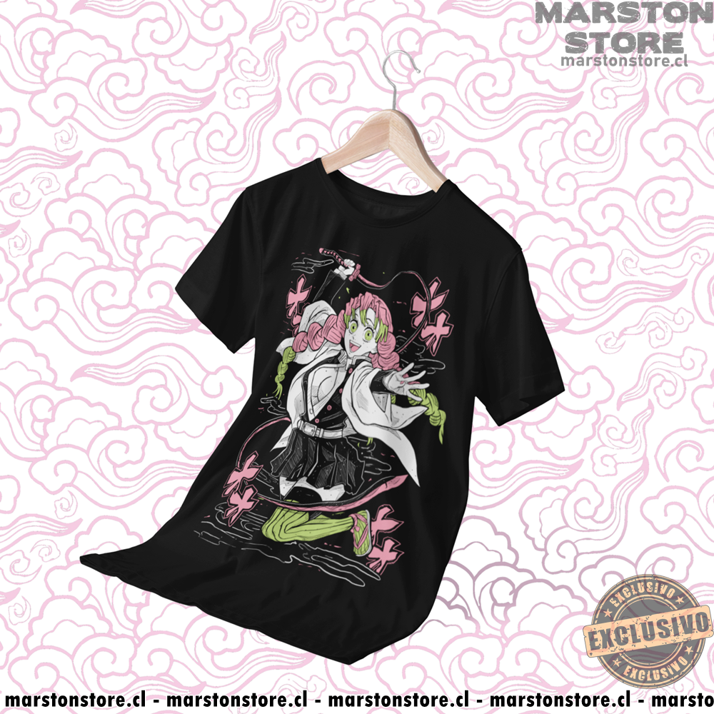 Polera negra Kimetsu no Yaiba Demon Slayer con diseño de Mitsuri Kanroji