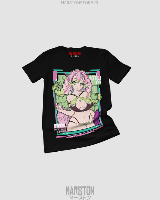 Polera negra Kimetsu no Yaiba Demon Slayer con diseño de Mitsuri Kanroji