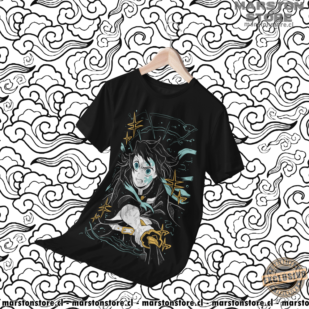 Polera negra Kimetsu no Yaiba Demon Slayer con diseño de Muichiro Tokito