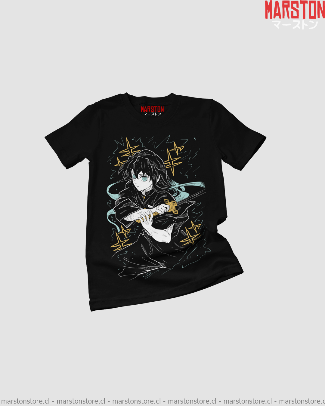 Polera negra Kimetsu no Yaiba Demon Slayer con diseño de Muichiro Tokito