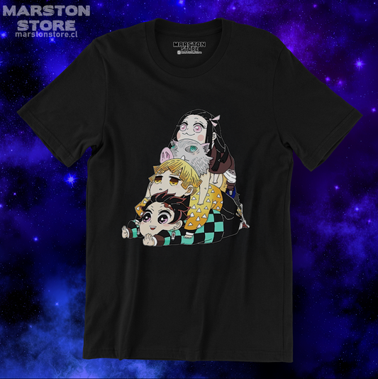 Polera negra con diseño de Kimetsu no Yaiba Demon Slayer