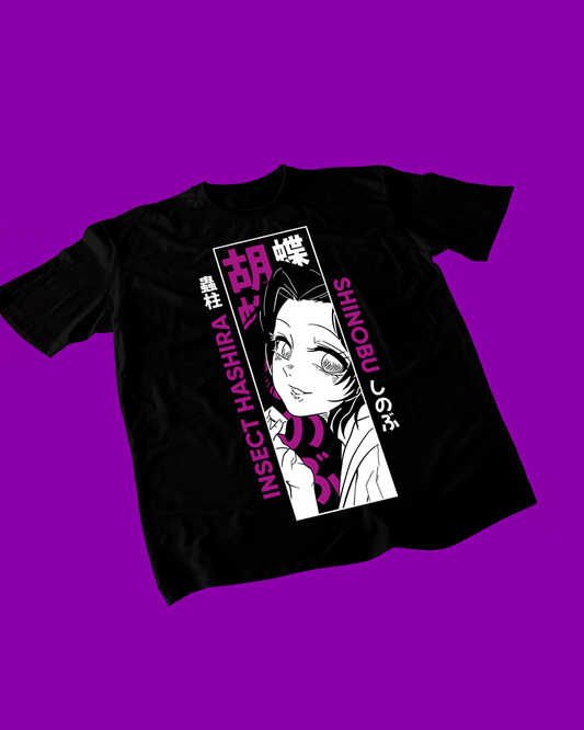 Polera negra Kimetsu no Yaiba Demon Slayer con diseño de Shinobu Kocho