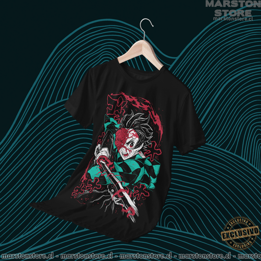 Polera negra Kimetsu no Yaiba Demon Slayer con diseño de Tanjiro Kamado