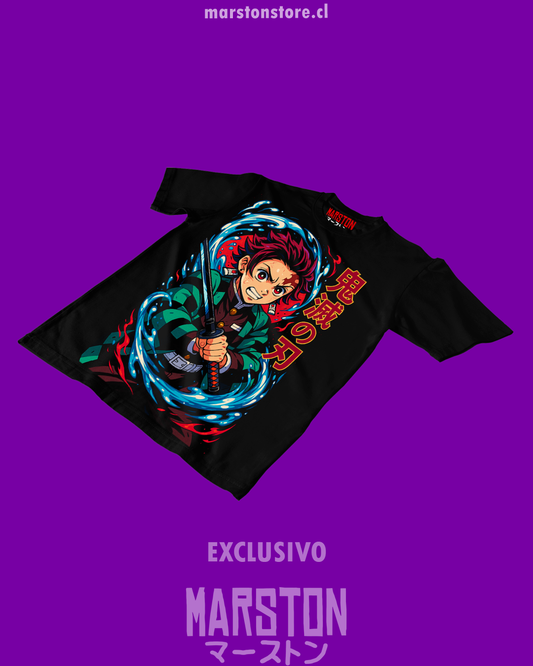 Polera negra Kimetsu no Yaiba Demon Slayer con diseño de Tanjiro Kamado