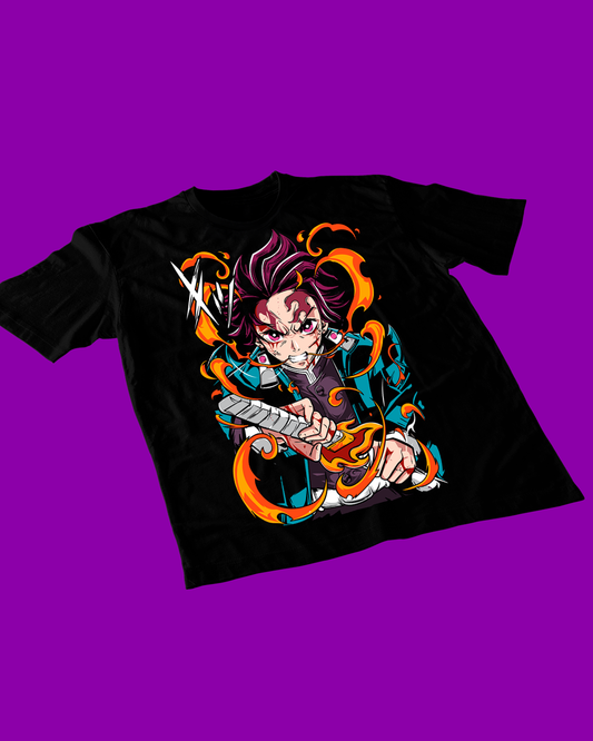 Polera negra Kimetsu no Yaiba Demon Slayer con diseño de Tanjiro Kamado
