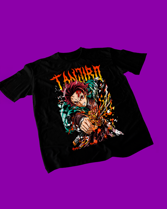 Polera negra Kimetsu no Yaiba Demon Slayer con diseño de Tanjiro Kamado