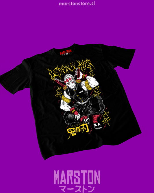 Polera negra Kimetsu no Yaiba Demon Slayer con diseño de Tengen Uzui