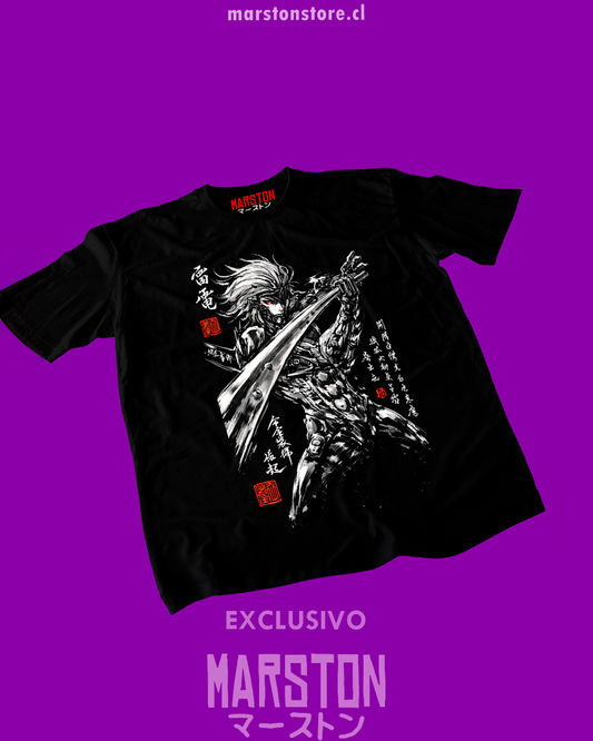 Polera negra Metal Gear Rising con diseño de Raiden