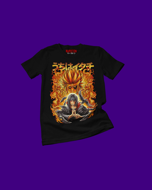Polera negra Naruto con diseño de Itachi Uchiha