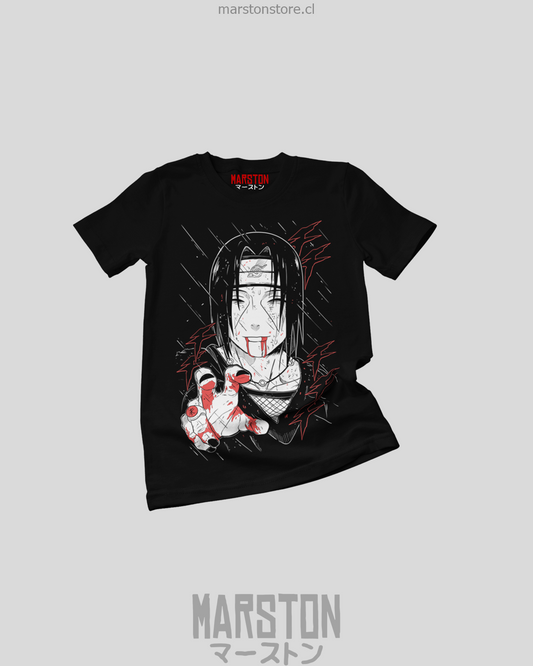 Polera negra Naruto con diseño de Itachi Uchiha