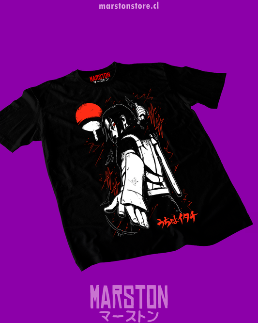 Polera negra Naruto con diseño de Itachi Uchiha
