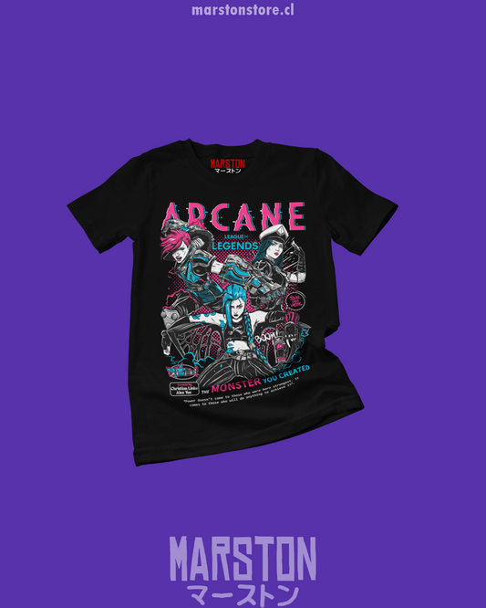 Polera negra de Arcane con Jinx, Vi y Caitlyn Kiramman