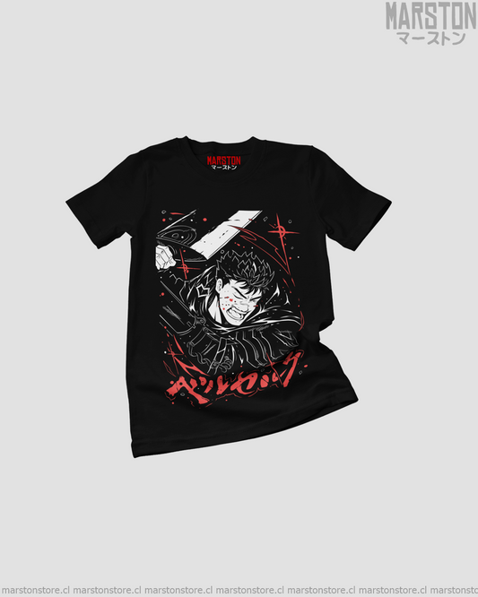 Polera negra de Berserk con diseño de Guts