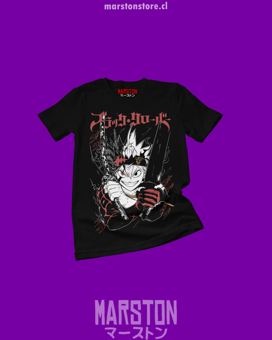 Polera negra de Black Clover con Asta