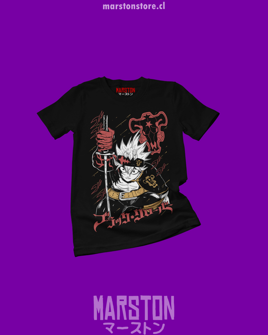 Polera negra de Black Clover con Asta