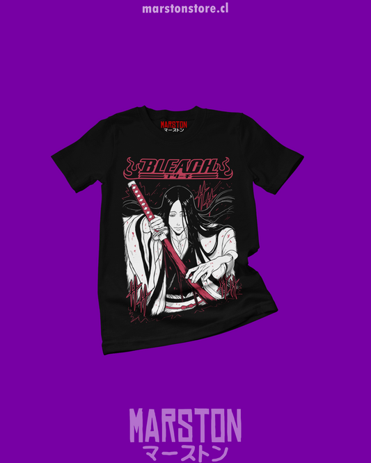 Polera negra de Bleach con Retsu Unohana