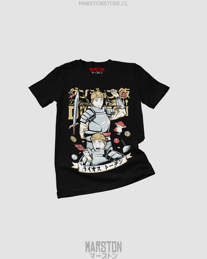 Polera negra de Dungeon Meshi con Laios