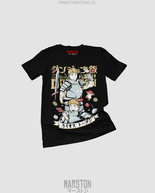 Polera negra de Dungeon Meshi con Laios