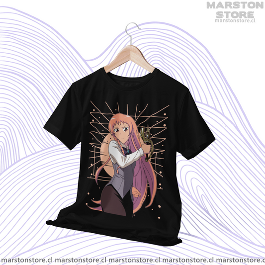 Polera negra de Hataraku Maou-sama! con Emi Yusa