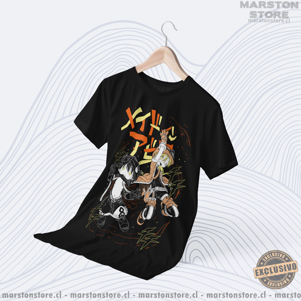 Polera negra de Made in Abyss con Riko y Reg