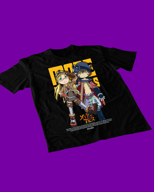 Polera negra de Made in Abyss con Riko y Reg